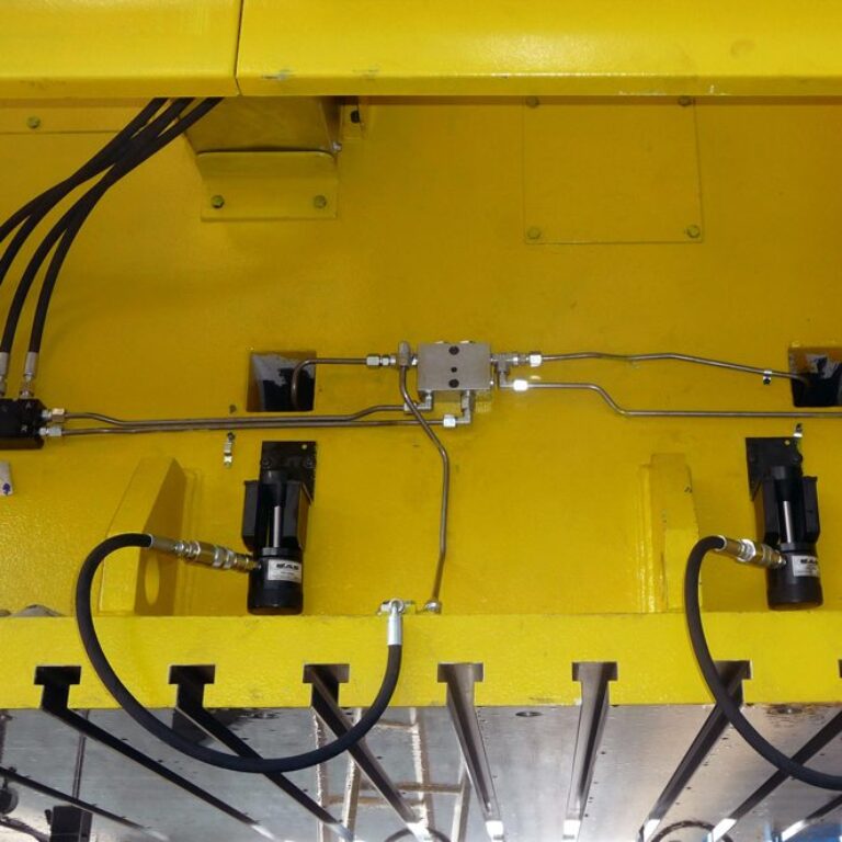 PSL Parking stations installed on the moving slide bed of a press.